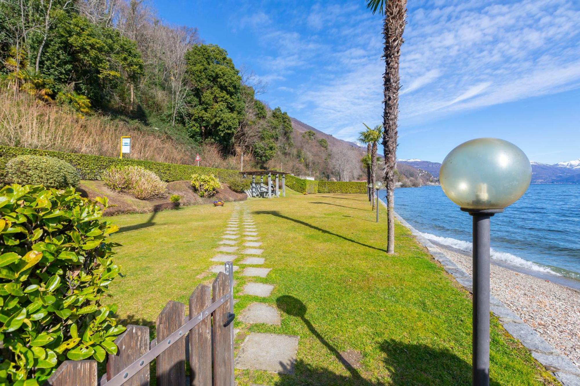 Blu Lake Apartment On Ghiffa Beach - Happy Rentals Exteriér fotografie