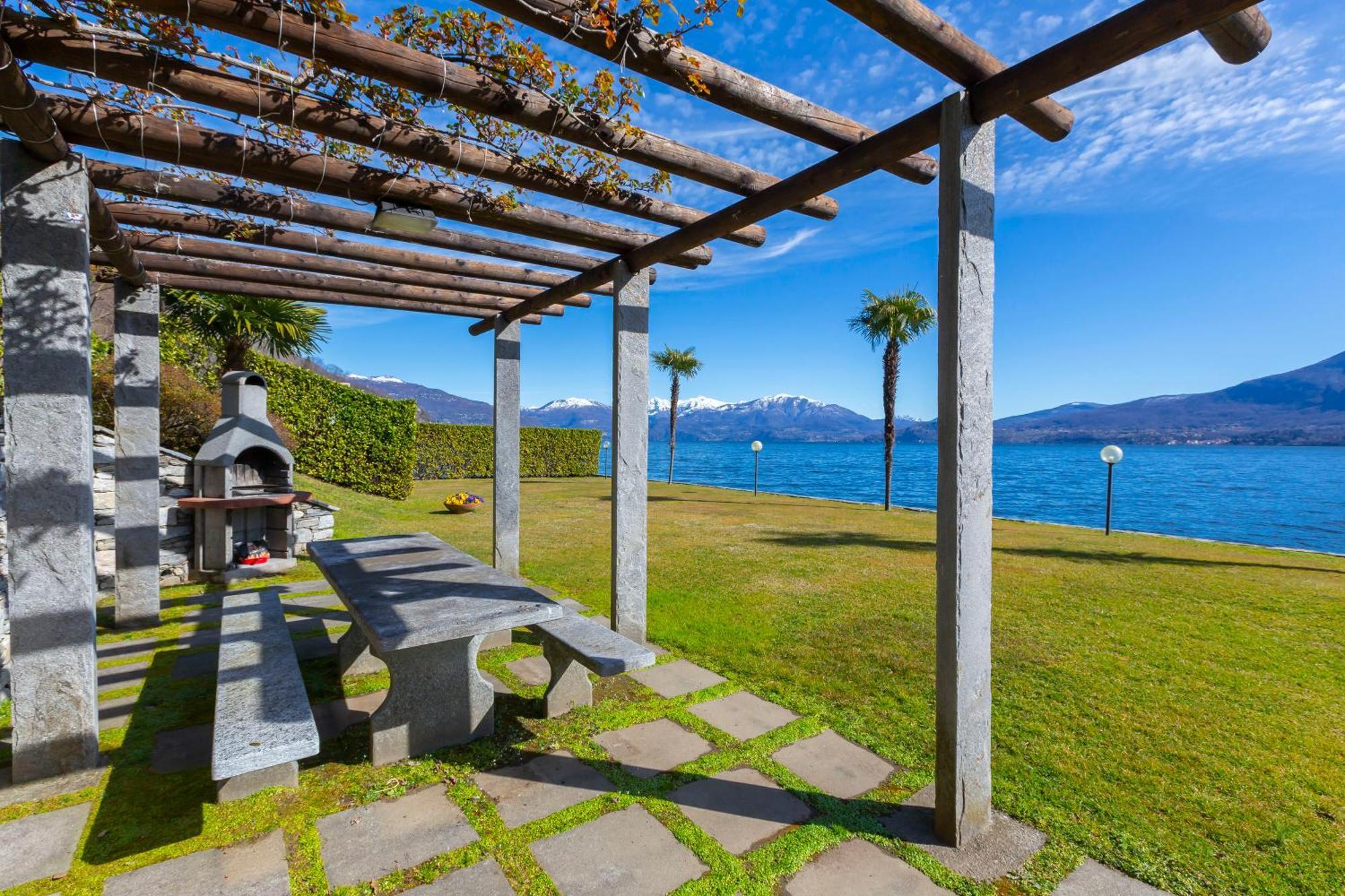 Blu Lake Apartment On Ghiffa Beach - Happy Rentals Exteriér fotografie