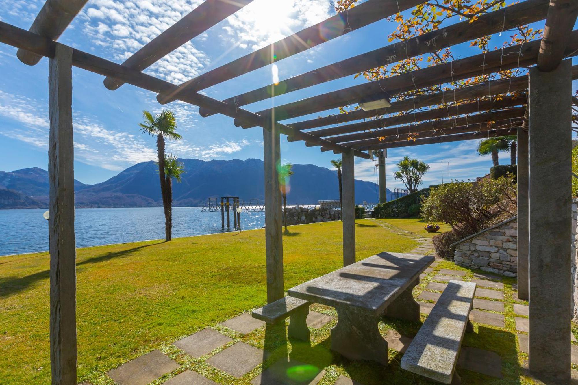 Blu Lake Apartment On Ghiffa Beach - Happy Rentals Exteriér fotografie